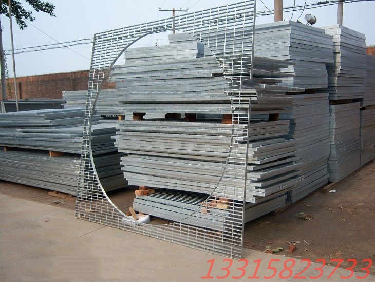 遵義異形鋼格板 特殊鋼格柵板 球節點立柱欄桿 鴿舍地網 .