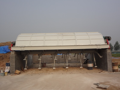 牛糞有機肥加工工藝與翻堆機應用——鄭州鼎商機械產(chǎn)品解析